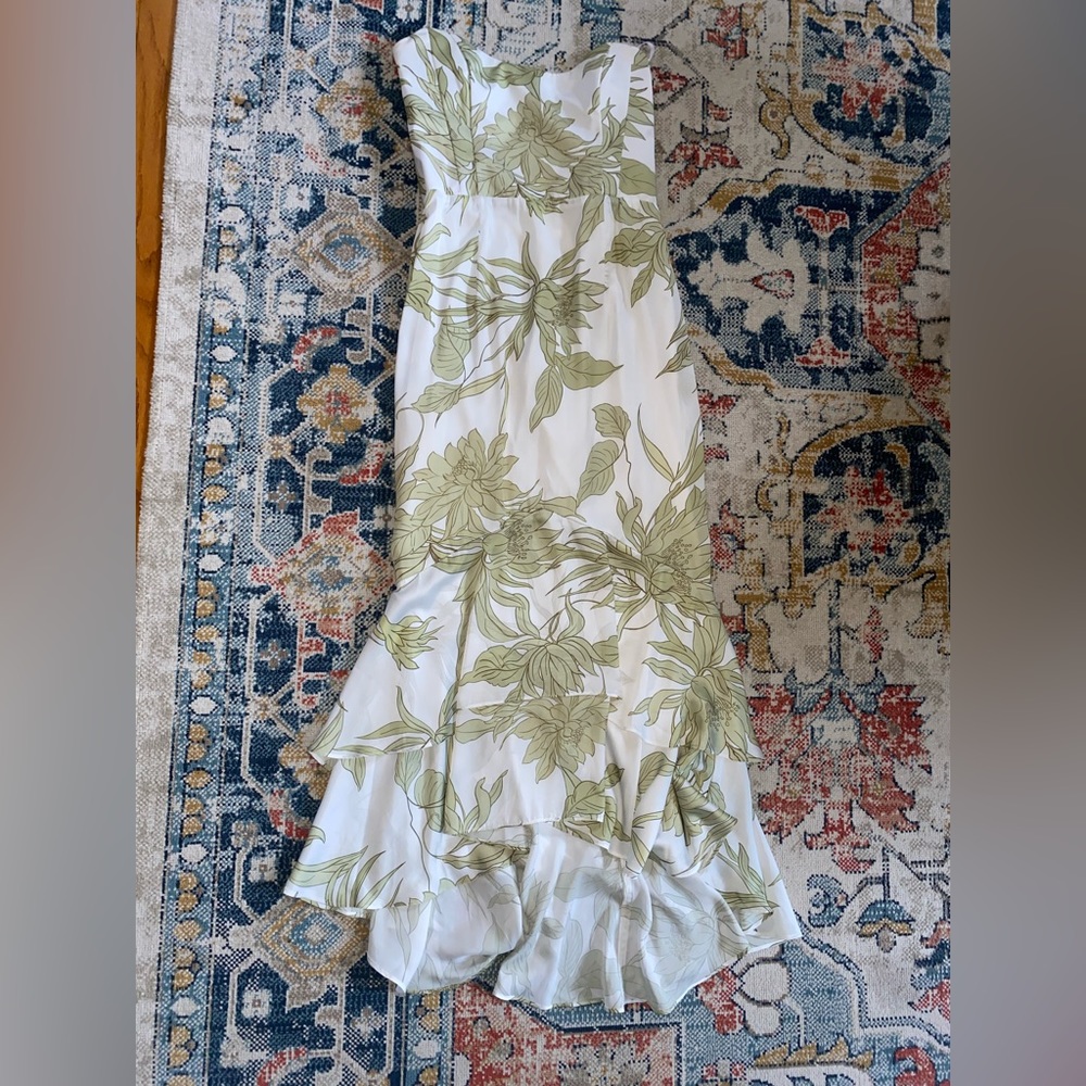 Revolve midi dress. Size large.